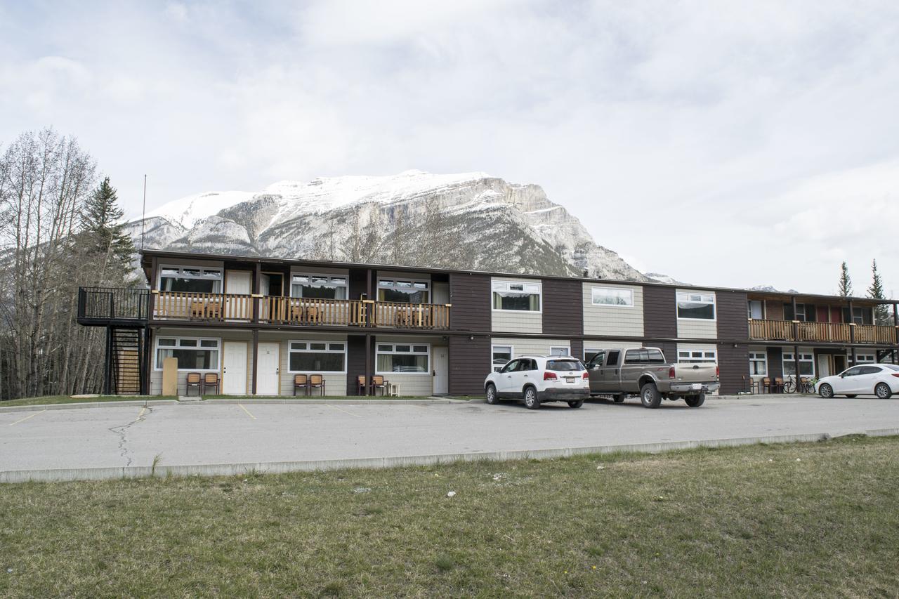 Yamnuska Suites Canmore Exterior foto